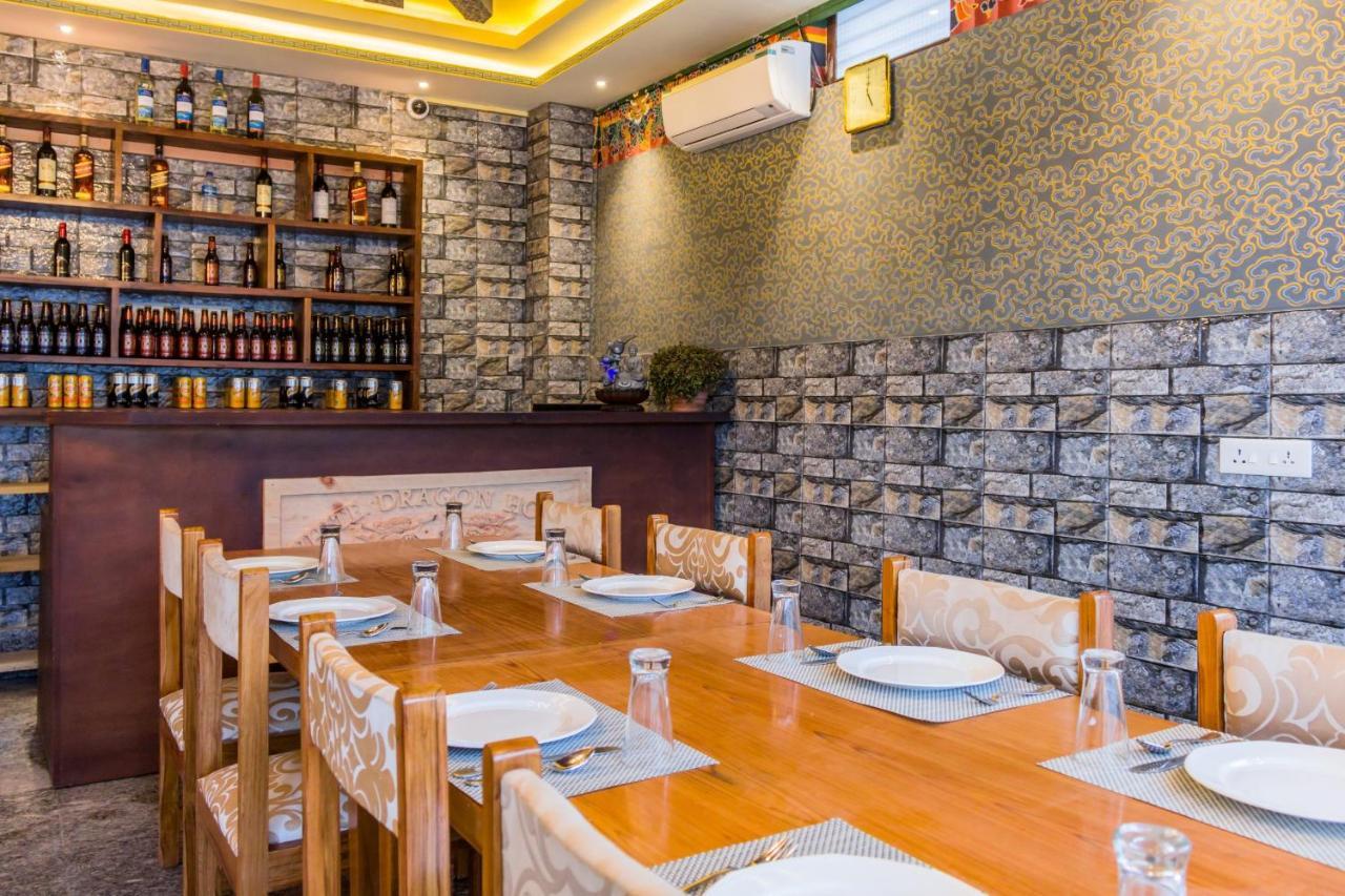 White Dragon Hotel 푸나카 외부 사진