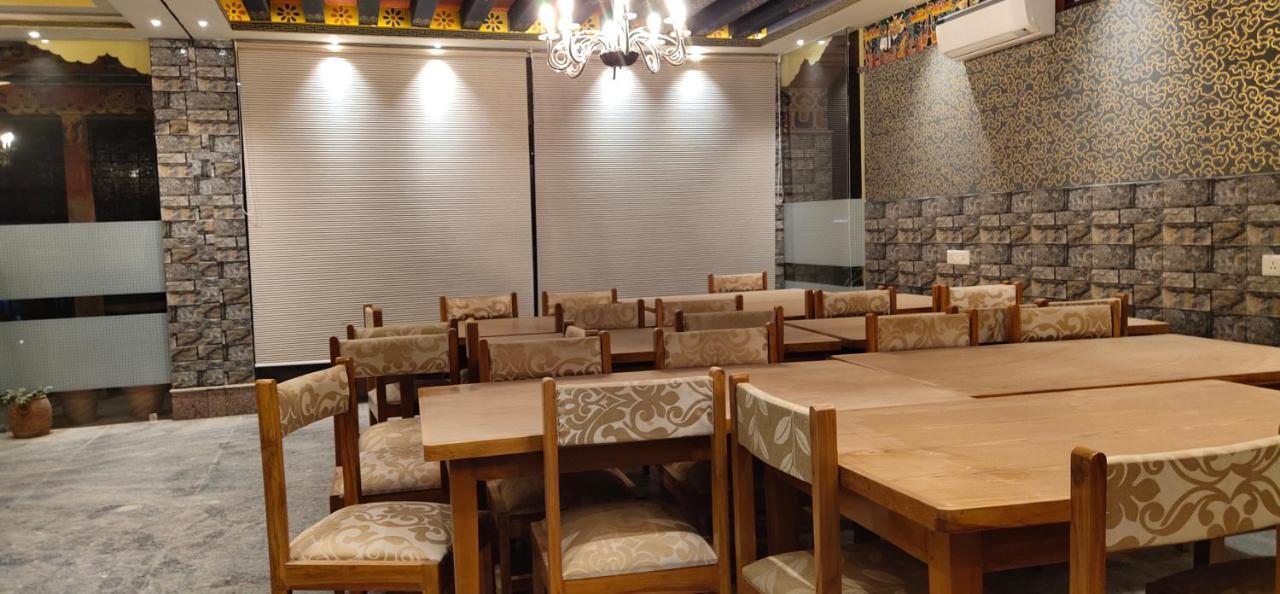 White Dragon Hotel 푸나카 외부 사진